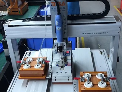 Screw fasten for light bulb