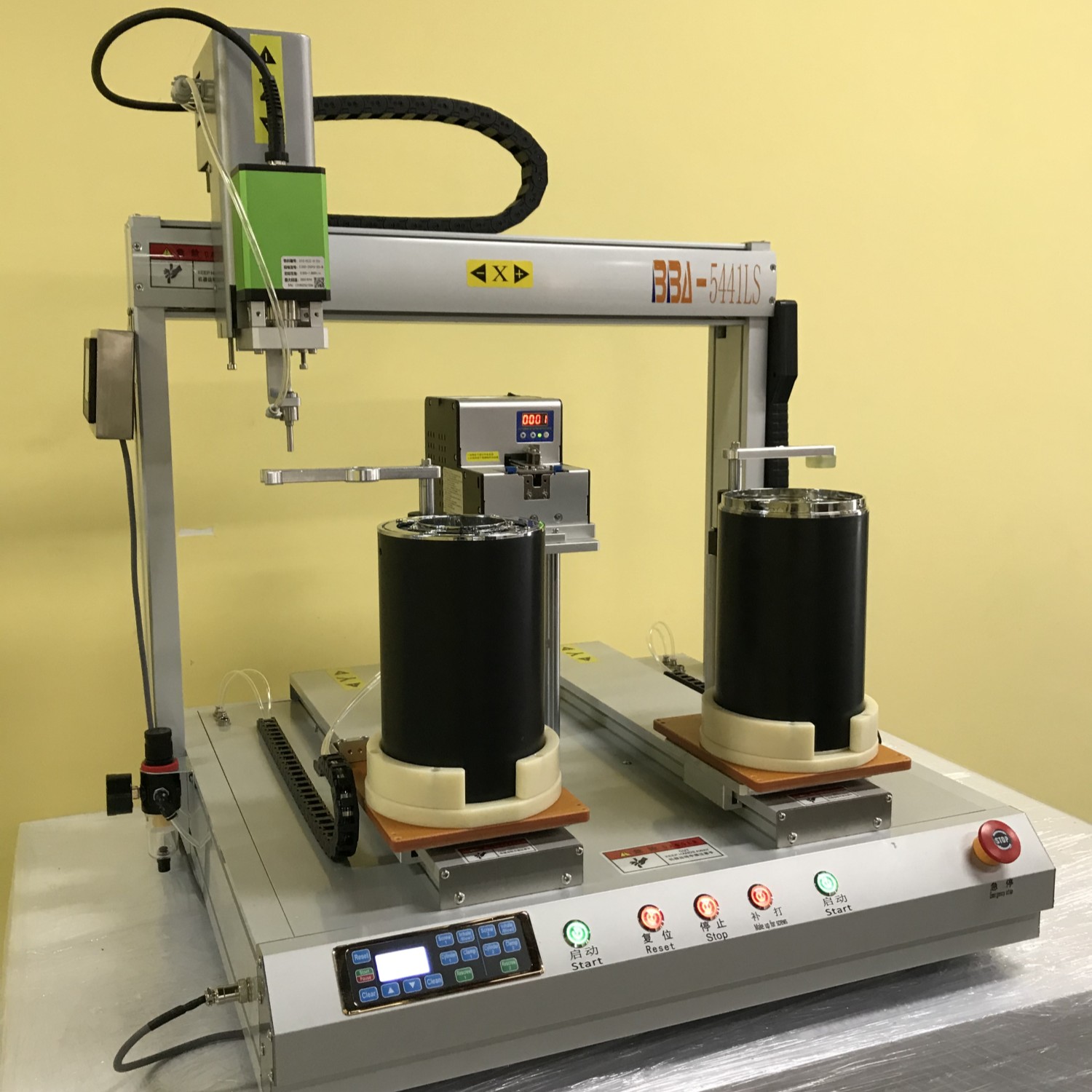 Advanced Servo Screw Driving System with Auto Bit Changer for Electronics Manufacturing